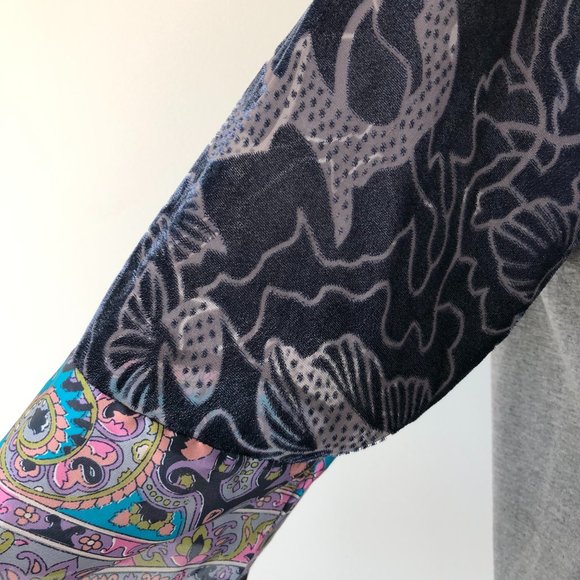 Elevated Grey T-shirt with Velvet Flocked Sleeves - Picture 5 of 8